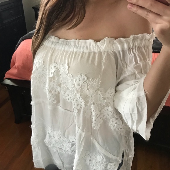 Off White Off Shoulder side slit Top - Picture 5 of 8